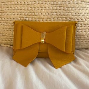 little mustard yellow cross over purse
